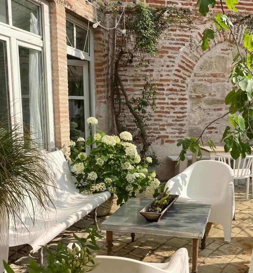 La Maison Sur La Place Penne-d'Agenais Luaran gambar