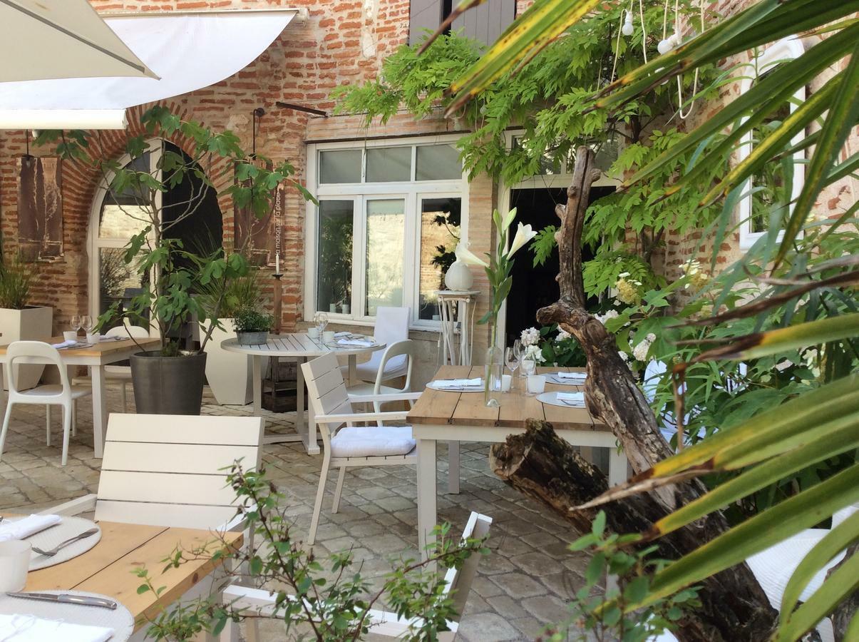 La Maison Sur La Place Penne-d'Agenais Luaran gambar