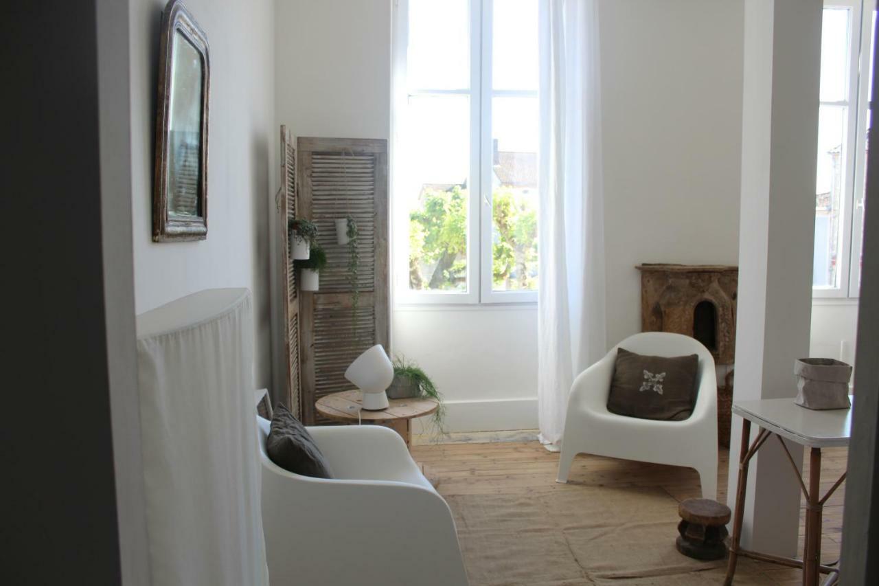 La Maison Sur La Place Penne-d'Agenais Luaran gambar
